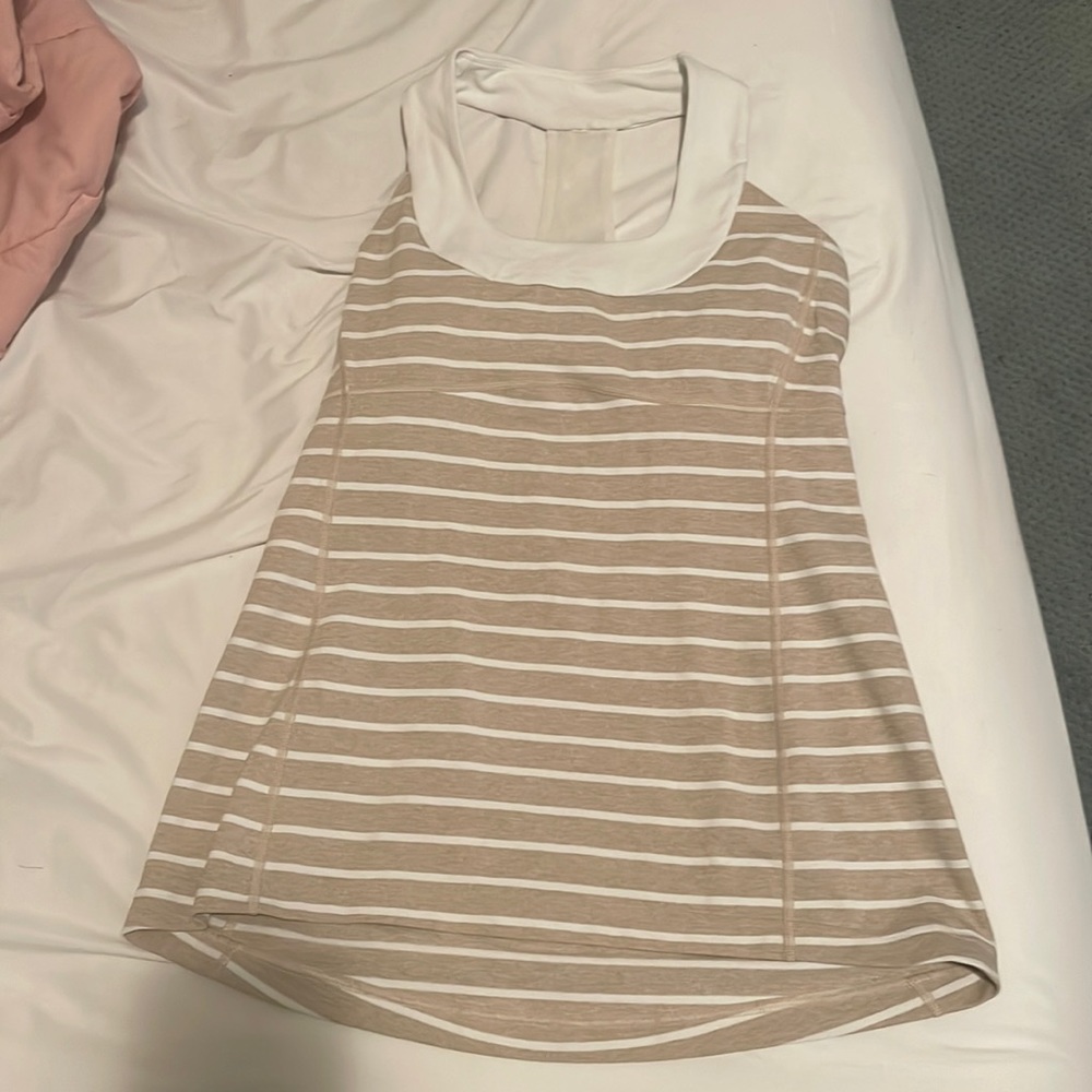 Athletic lulu shirt with build in sports bra